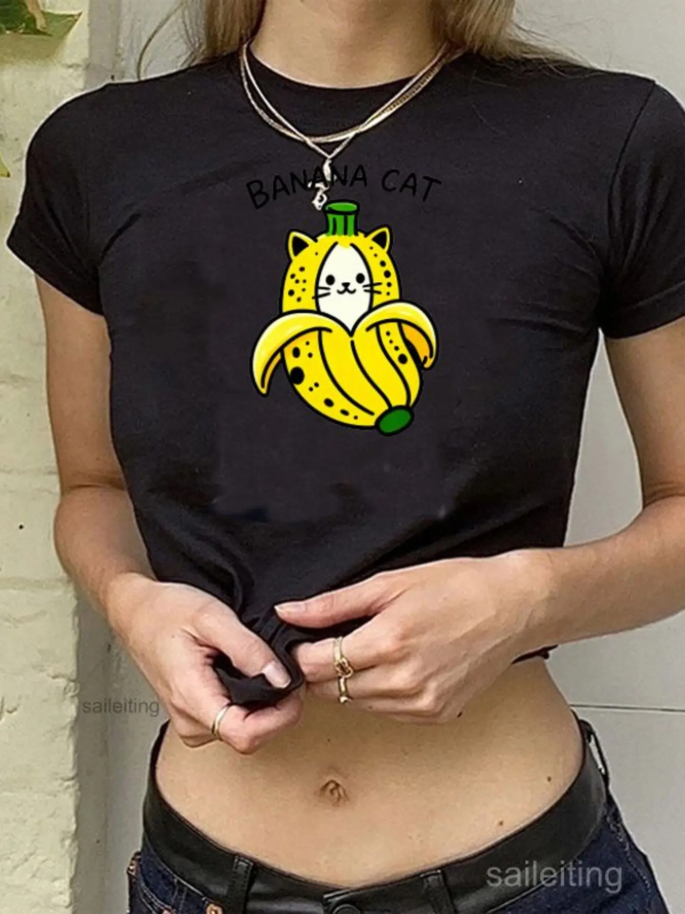 Women's Banana Cat Crop Top T-Shirt Harajuku Cute Cartoon Graphic Short Sleeve Streetwear Aesthetic Summer Fashion Tee