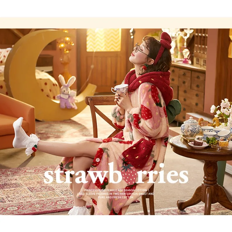 

Осень-зима 2022, пижамы для женщин, длинный халат с капюшоном и клубничным рисунком, милая домашняя одежда, одежда для сна, фланелевый теплый удобный халат
