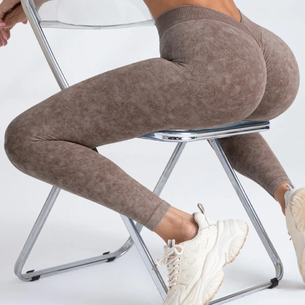 2024 Europese En Amerikaanse Casual Strakke Sport Yoga Broek Hoge Kwaliteit Zweet Absorberende Zand Wash Naadloze Afslankende Outdoor Vrouwen