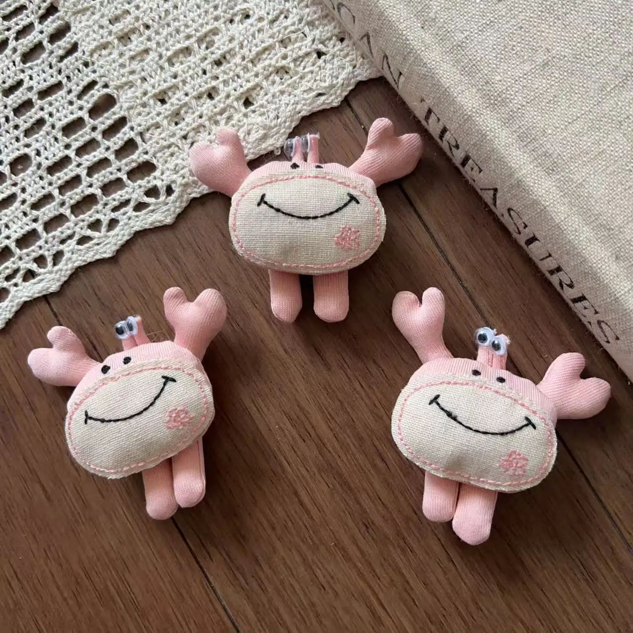 

High Quality Soft Fabric Pink Crab Hair Clip Brooch DIY Plush Toy for Shoes Socks Hat Bag Backpack Clothing Embellishment
