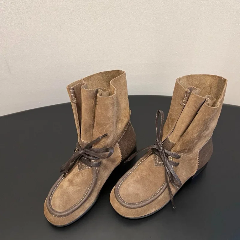 Bottes courtes plissées pour femme à bout rond et talons bas, avec coutures, couleurs mélangées et bride croisée