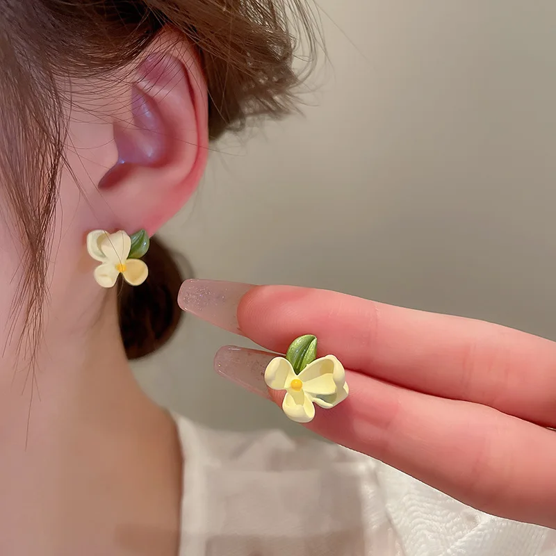 Camilia-pendientes de tuerca con forma de flor y hoja verde para novia, joyería de plantas, regalo de moda coreana, gran oferta