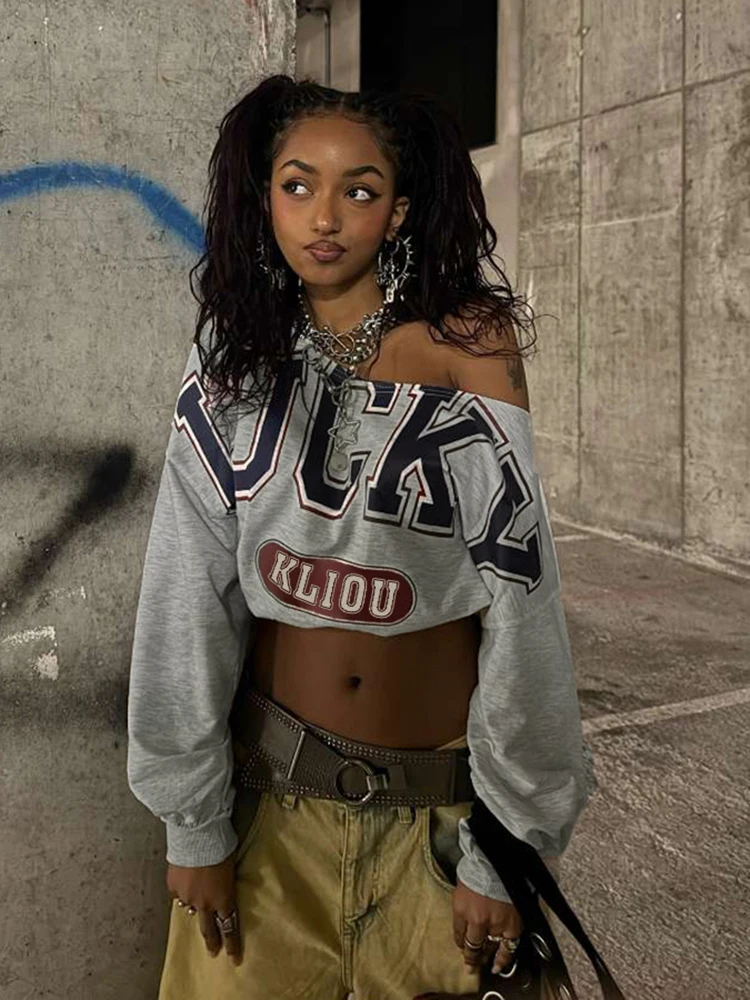 Gothic Cool Girl Letter Print Asimmetrico oulder Long Sve T-shirt da donna Allentato Versatile Casual Top Street Sle Poliestere