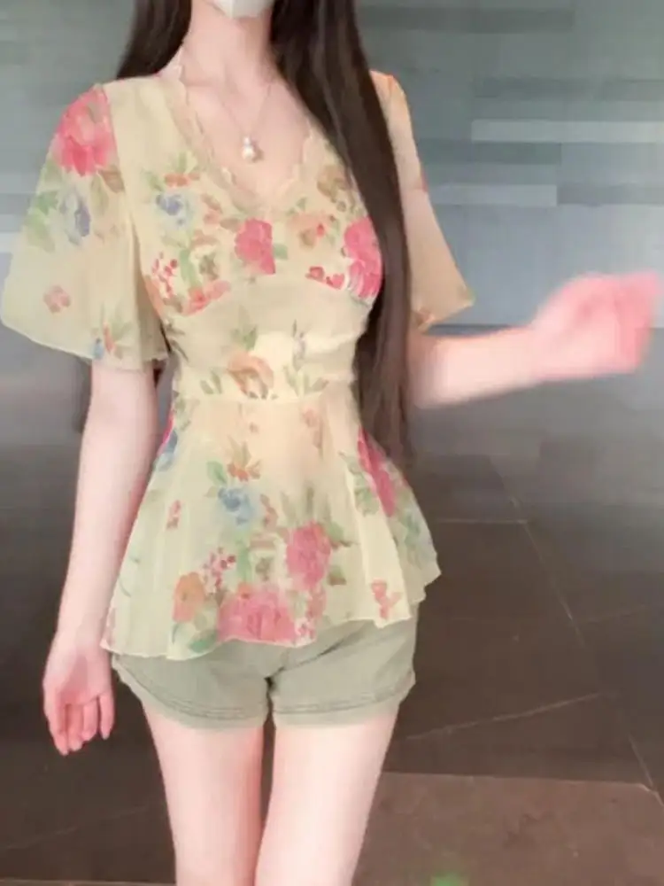 

Unique V-ne Printed irt Ladylike Sle Waist-cinching Slim-fit Summer 2025 Faionable ort Sve Women's Blouse