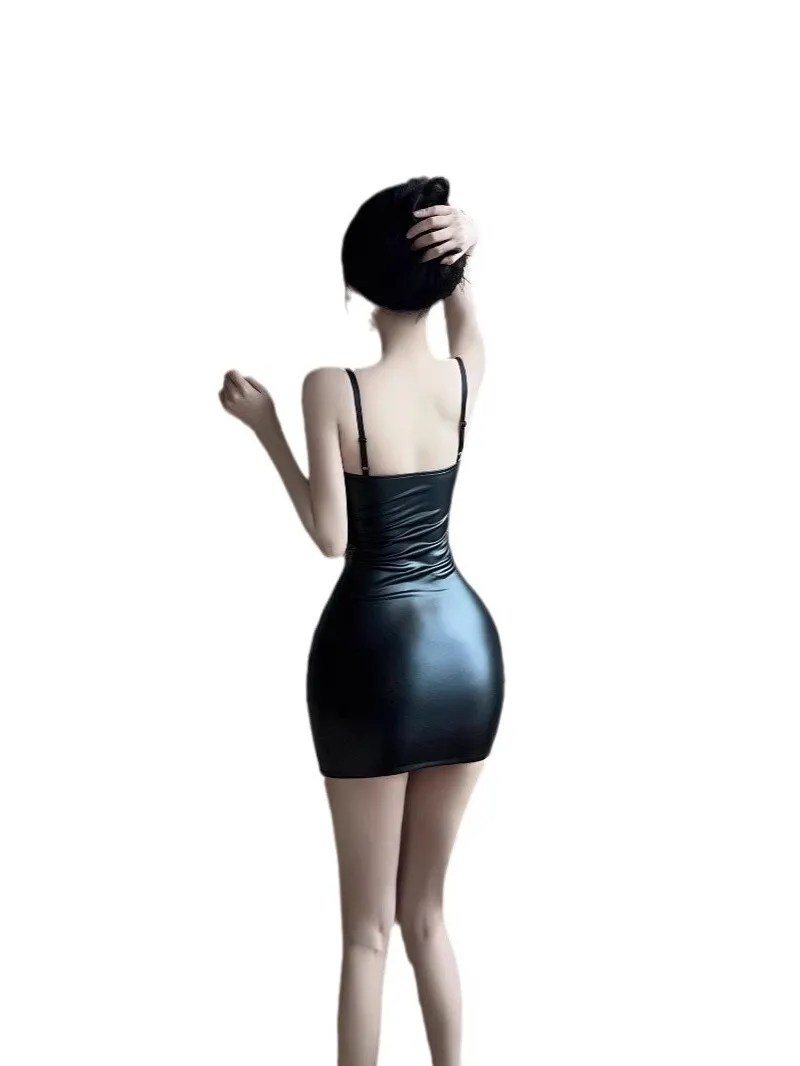 섹시한 드레스 디자인 감각 기질 순수한 욕망 주름 로우 컷 매운 서스펜더 꽉 끼는 PU 가죽 드레스 우아한 스위트