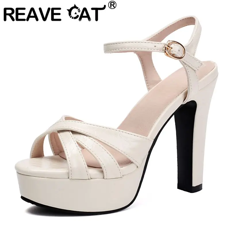 

Сексуальные женские сандалии REAVE CAT — туфли с открытым носком 12 см на блочном каблуке 3 см на платформе с пряжкой и ремешком, большие размеры 41–43, обувь для свиданий и вечеринок