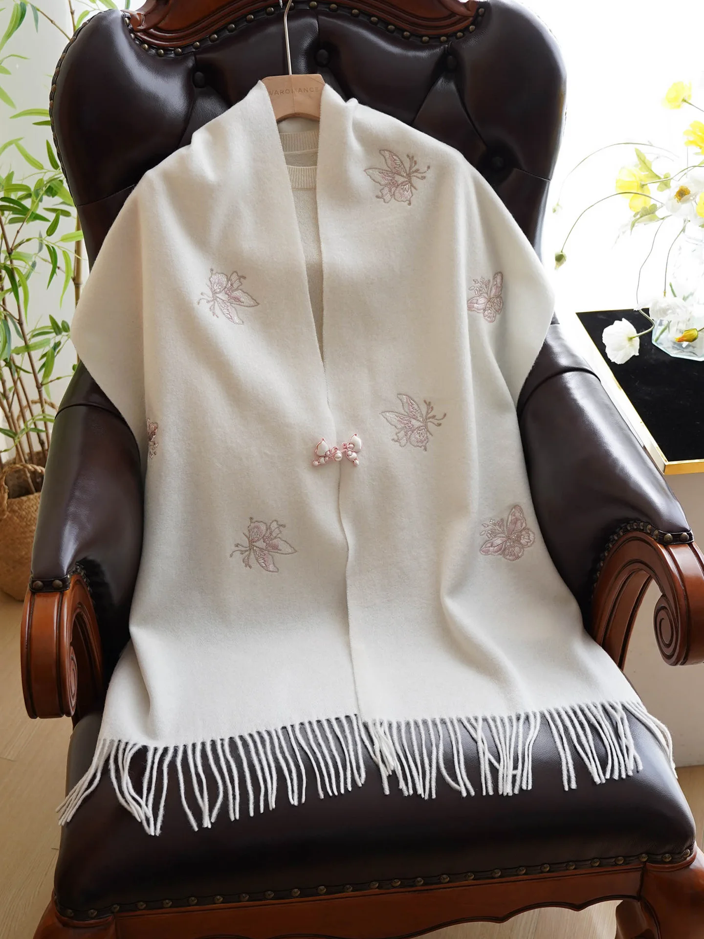 bufanda-de-lana-calida-con-bordado-nacional-sle-para-mujeres-de-mediana-edad-a-juego-qipao-prendas-de-vestir-exteriores-punzon-en-blanco-claro