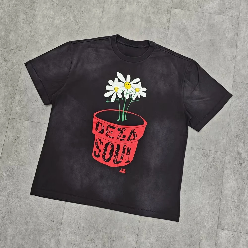 Camiseta Oversized Estampada Margarida Preta Verão 2026, Camiseta Casual Unissex de Manga Curta com Estampa Floral Retrô Estilo Streetwear