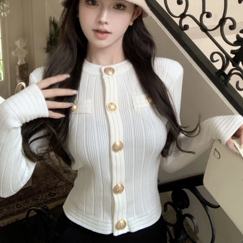 Matakawa krótkie swetry rozpinane jednolita, jesienno-zimowa koreańska moda Vintage damskie swetry guziki elegancki szykowny słodki Sueter Mujer