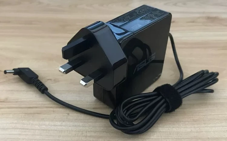 Suitable for asus x441 ux31a tx201la ux32a power adapter 19v2.37a adp-45aw british standard uk45w