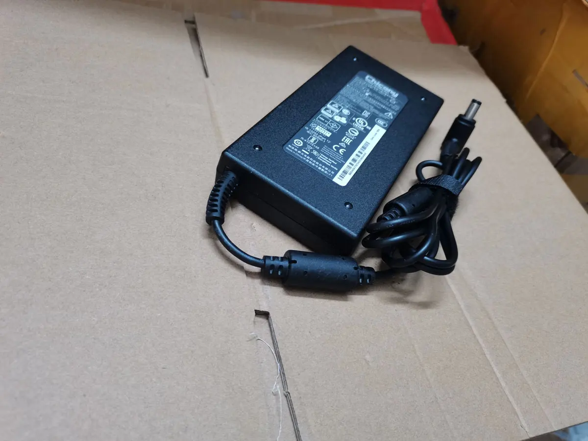 OEM Schlank Chicony 19,5 V 9,23 A 180W A15-180P 1A 7,4mm Pin AC Adapter Für MSI alpha 15 A3DDK-004 Gaming Laptop Original Ladegerät