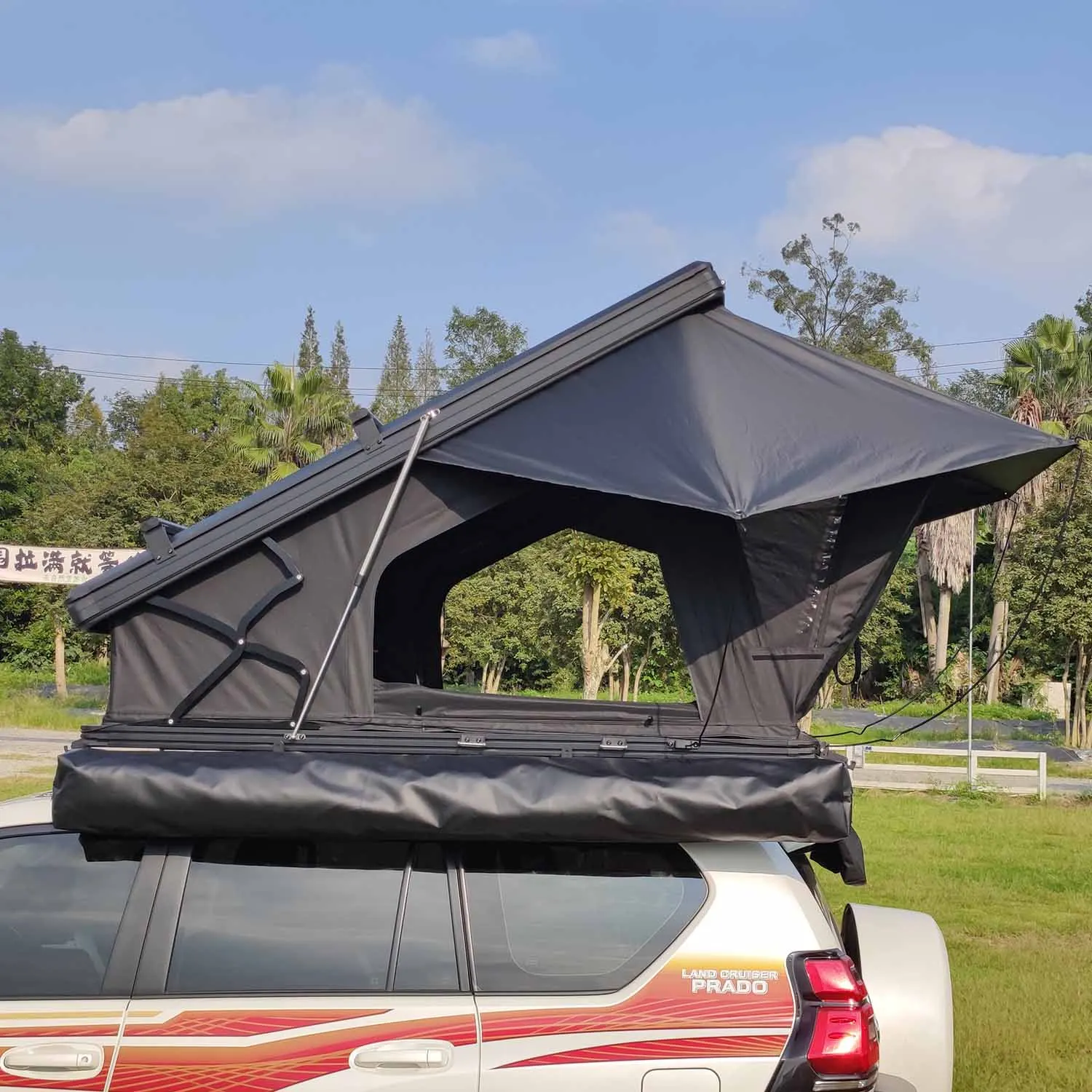 2025 New Design 3-4 Person Outdoor Camping Roof Top Tent For Jeep RTT 4x4 X Hinge Hardshell Rooftop Tent