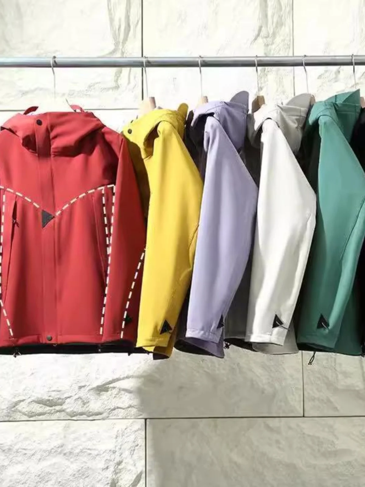 

Мужская демисезонная куртка-софтшелл с флисовой подкладкой, ветрозащитная, водонепроницаемая, на молнии, с длинными рукавами и капюшоном