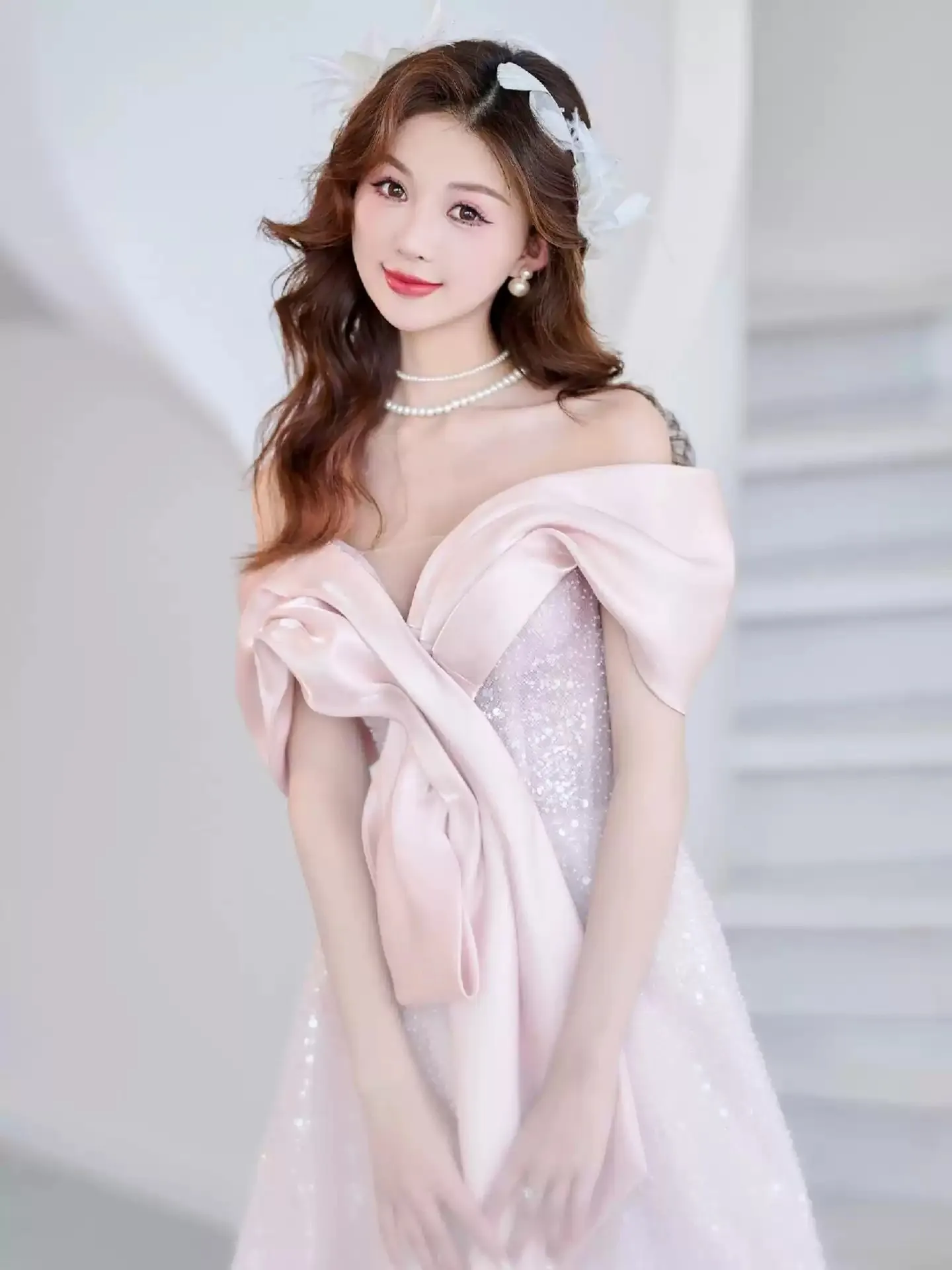 فستان سهرة أحمر الخدود قبالة الكتف فساتين حفلات الساتان مع تول برباط من الخلف فساتين الحفلات خريف 2025