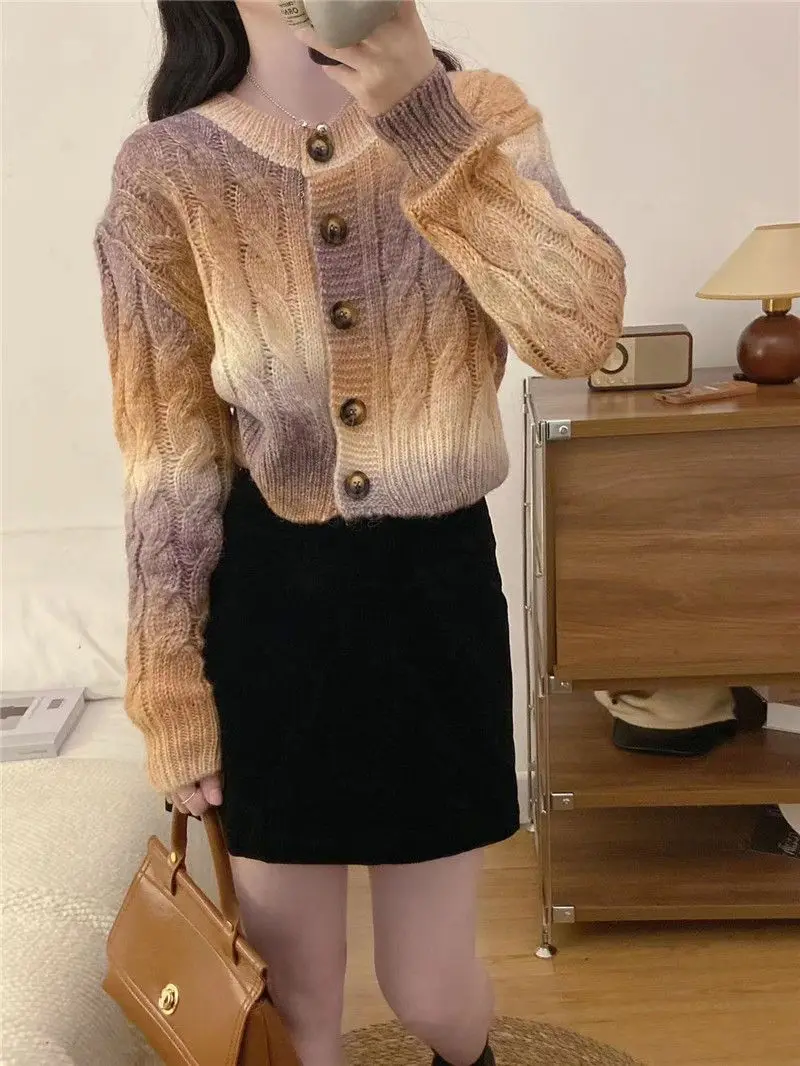 Gradient Color Short Style Fried Dough Twists Sweater Women's New Round Neck Sweater Coat Looks Foreign and Thin