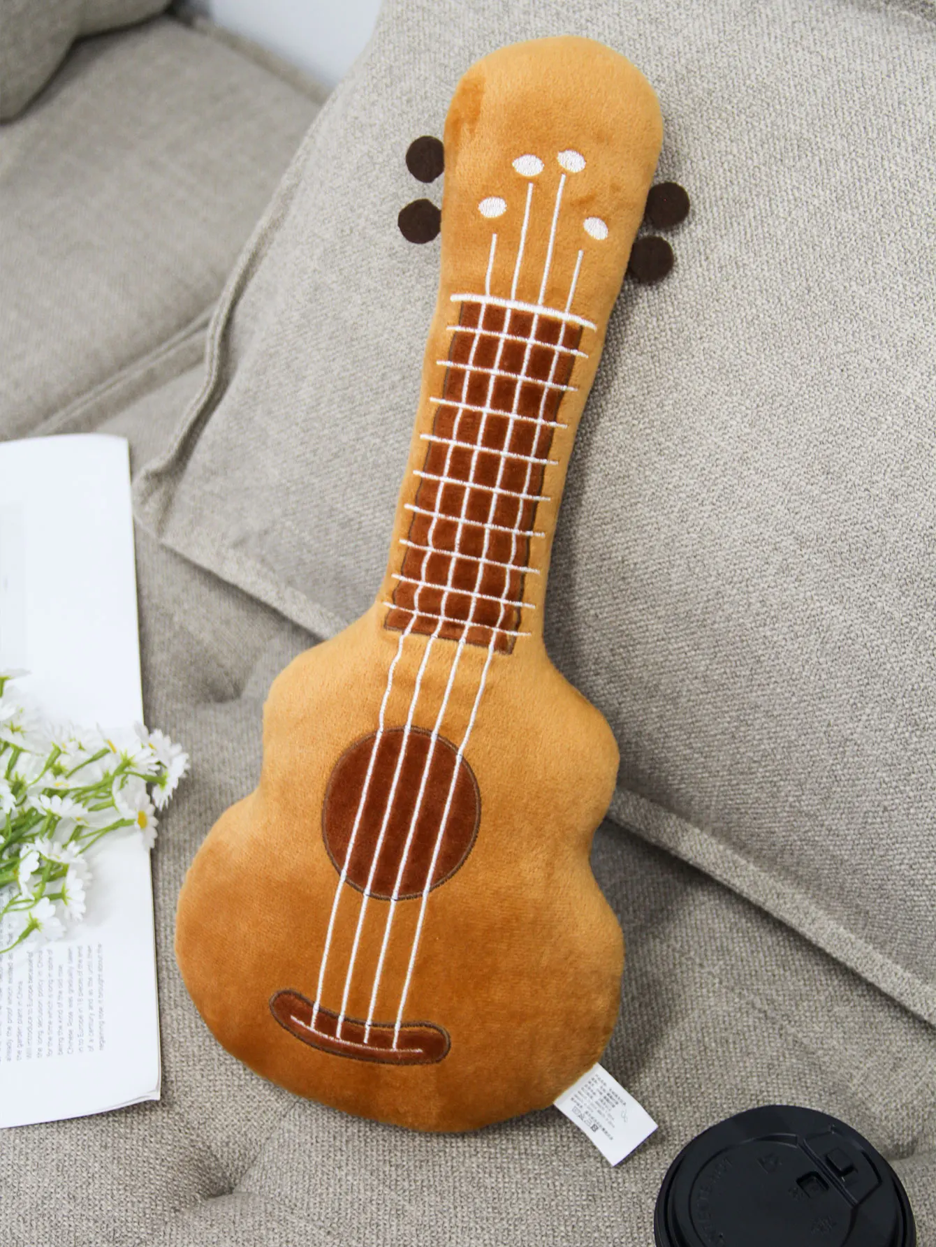 

1 шт., 42 см/16,54 дюйма, деревянная цветная плюшевая игрушка-гитара, мягкая игрушка-укулеле с 4 стальными струнами, идеальный подарок на день рождения для детей и украшение для дома/комнаты