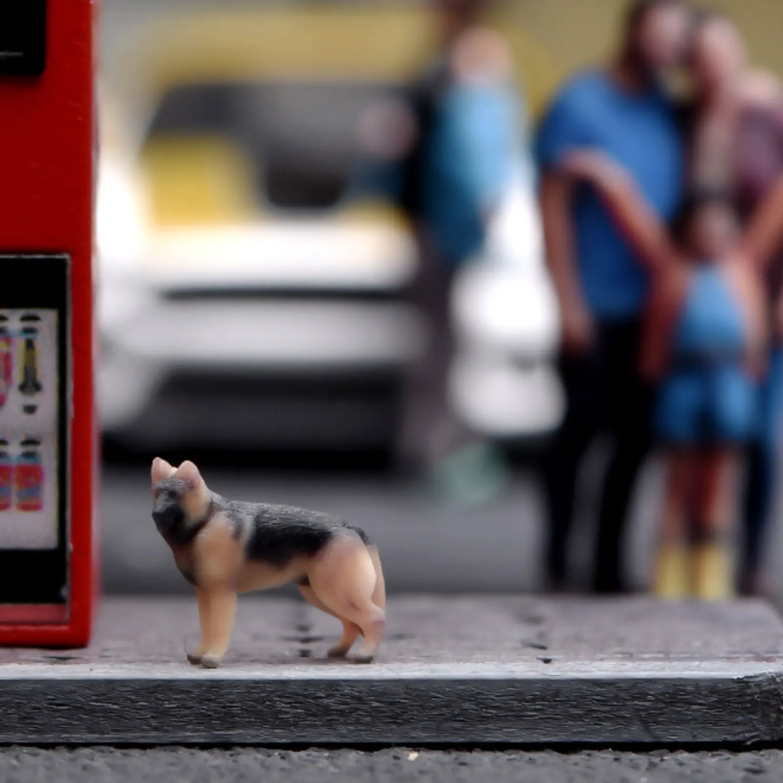 1:64 Miniature Scale German Herder Figure Realistic Design Miniature German Herder Model Tiny Dog Statue Highly Detailed