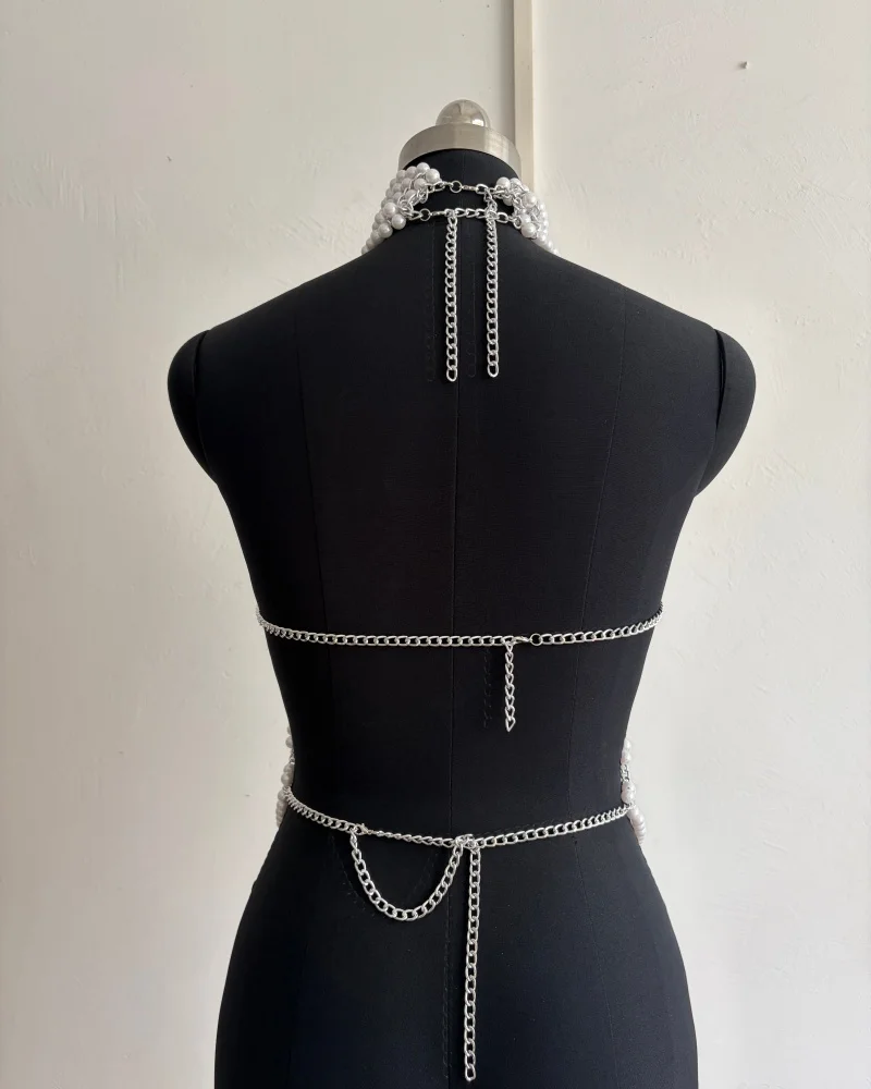 Damen Perlen-Halter-Top mit Körperkette - Rückenfreies, perlenbesetztes Chainmail-Crop-Top für Party, Festival, Rave, Nachtclub, Streetwear, Strand-Tanktops – Detail 9
