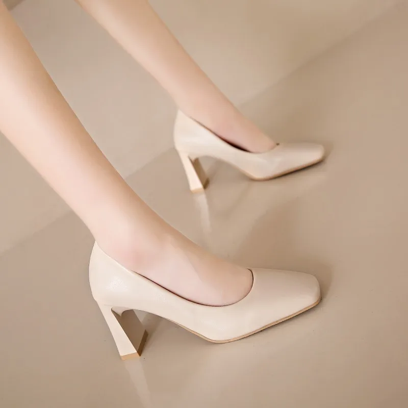 Summer New Solid Color High Heels Women\'s Head Thick Heel Soft Leather Single Shoes Professional Shoes