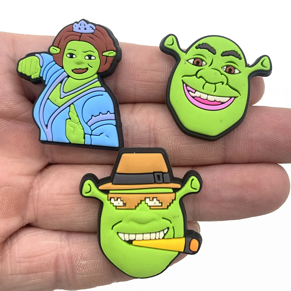 Heiße 14pcs Shrek und Shrek Ohren Schuh Charms Set Krokodile schöne Accessoires verstopft Sandalen Gartens chuh lustige Jibz für Jungen Geschenke