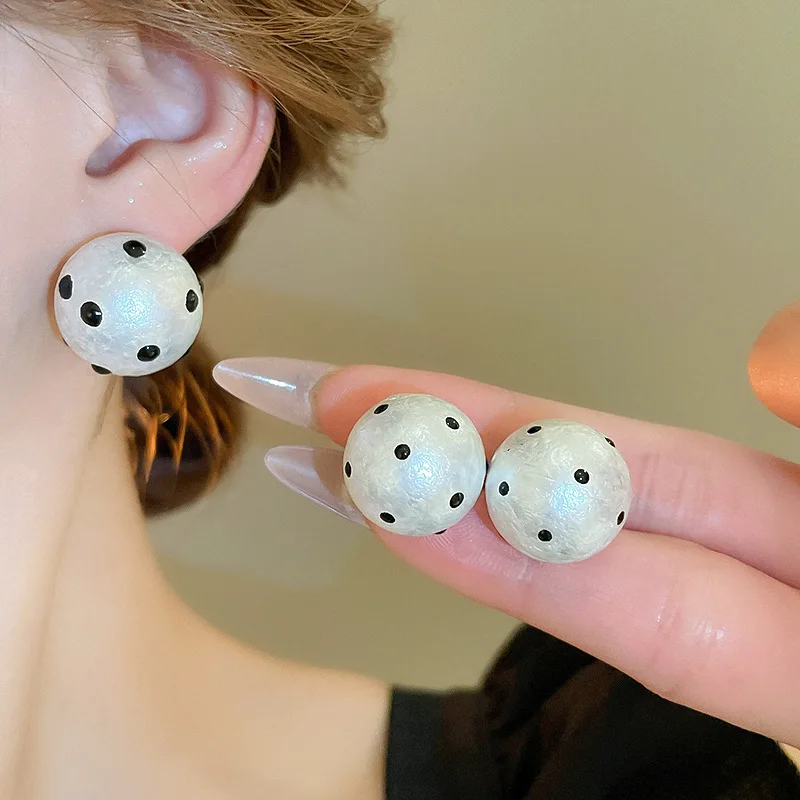 Polka Dot Marshmallow Pearl Stud Earrings for Women Light Luxury French Fashion Simple Jewelry