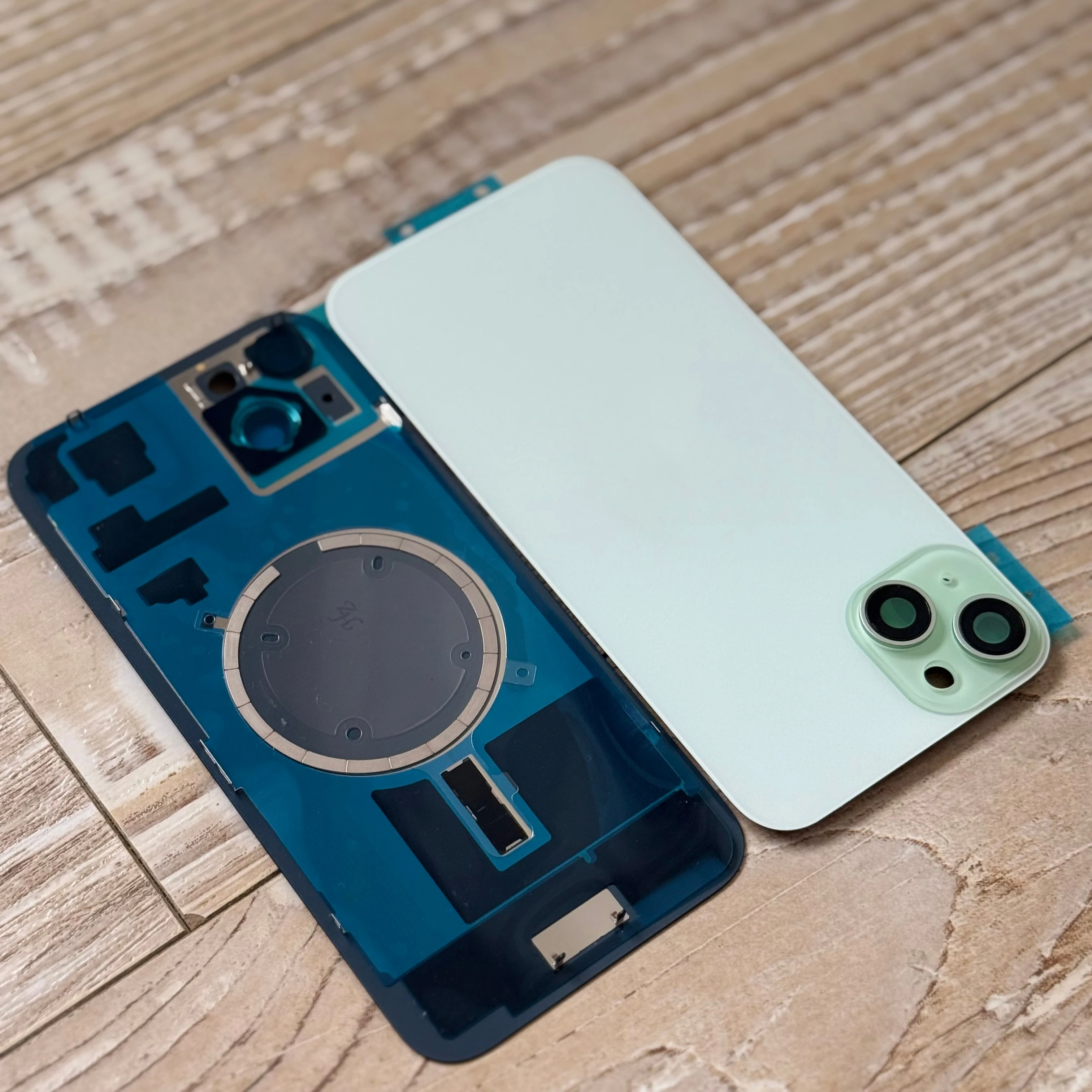 1PCS Rear Back Glass Cover For iPhone 15 15 Plus, Glass Back Panel Assembly With Magnets & Brackets Mobile Phone Repair Parts