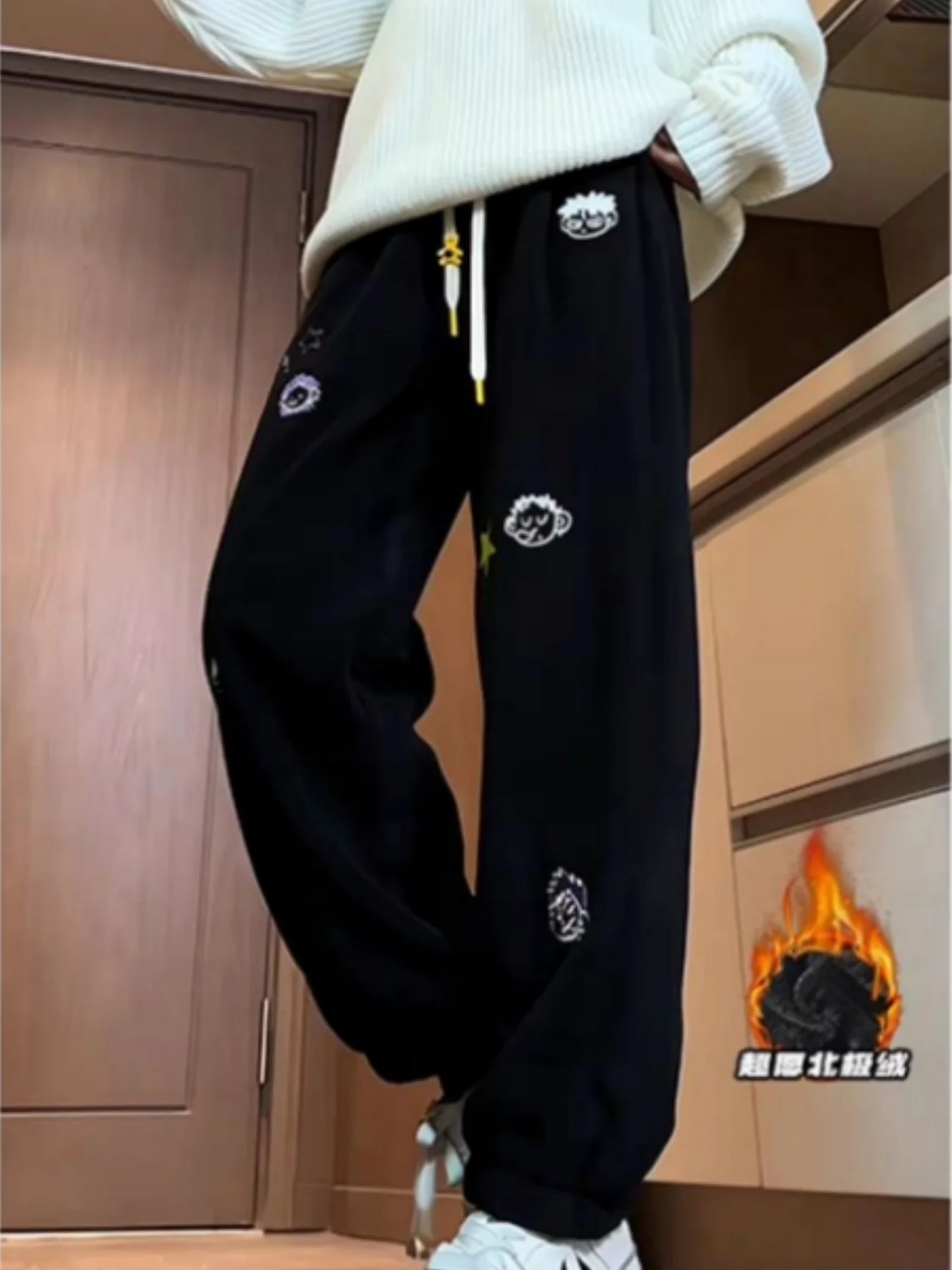 Teenager-Jogginghose aus besticktem Fleece für Damen, neuer Winterstil, lockere Passform, trendige Freizeit-Jogginghose, mit Fleece gefüttert, verdickt, warm, vielseitige Sporthose