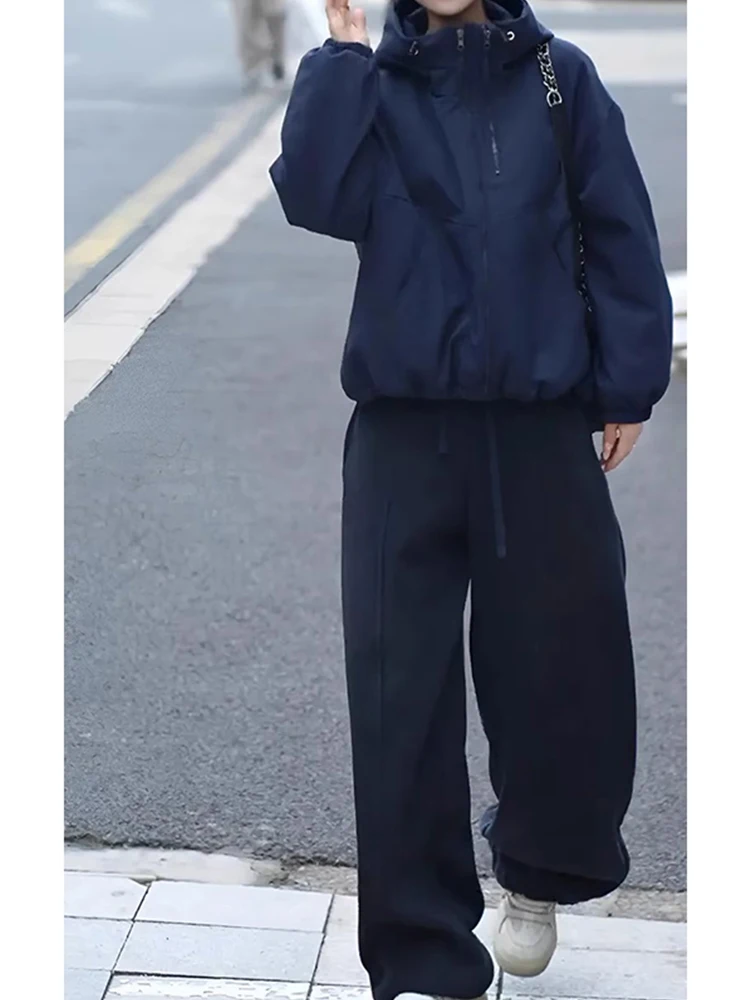 

Повседневный женский комплект-двойка Зима 2026: Новая свободная куртка с капюшоном и брюки с высокой талией, дышащие, средней толщины, на молнии