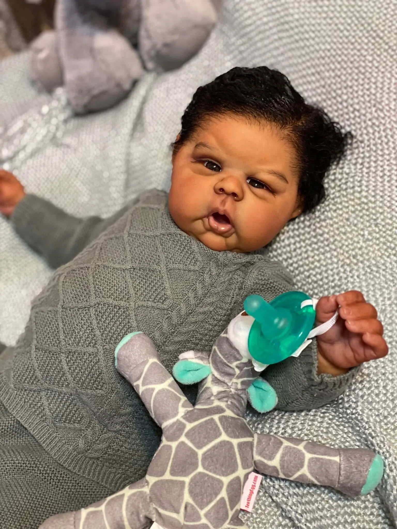 Poupée Gounchi Reborn peinte à la main de 20 pouces, peau foncée, avec cheveux bouclés noirs, corps en tissu doux, jouets pour bébé, cadeau pour bébé