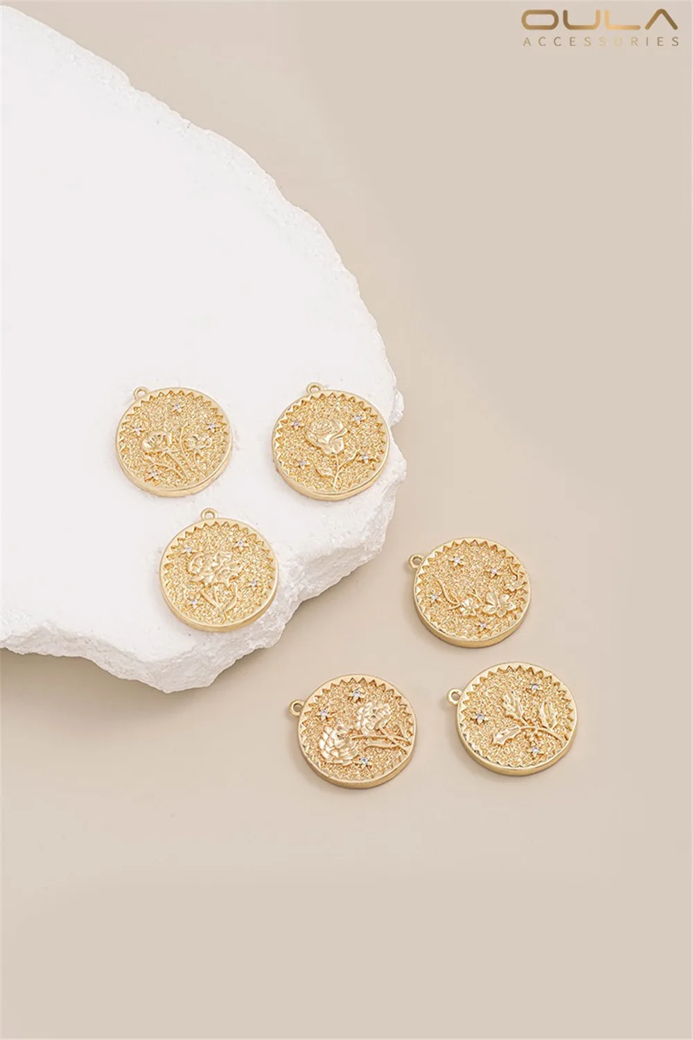 1 peça 14k revestido de cobre ouro real pingente redondo de flor de aniversário de dezembro, colar diy, cabide de corrente de suéter, pingente elegante