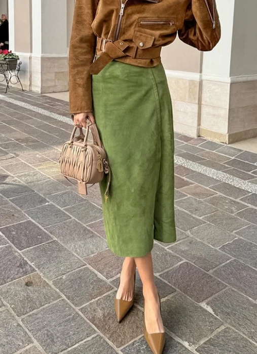 Green Suede Split Long Skirt with Straight Leg, High Waist, Hip Hugging, Slim Fit, Fashionable and Elegant Half Length Skirt