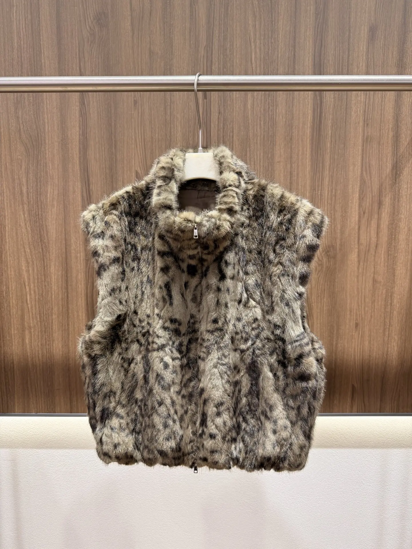 Environmentally friendly fur leopard print jacket, 2026 winter new style, elegant and versatile short women's coat