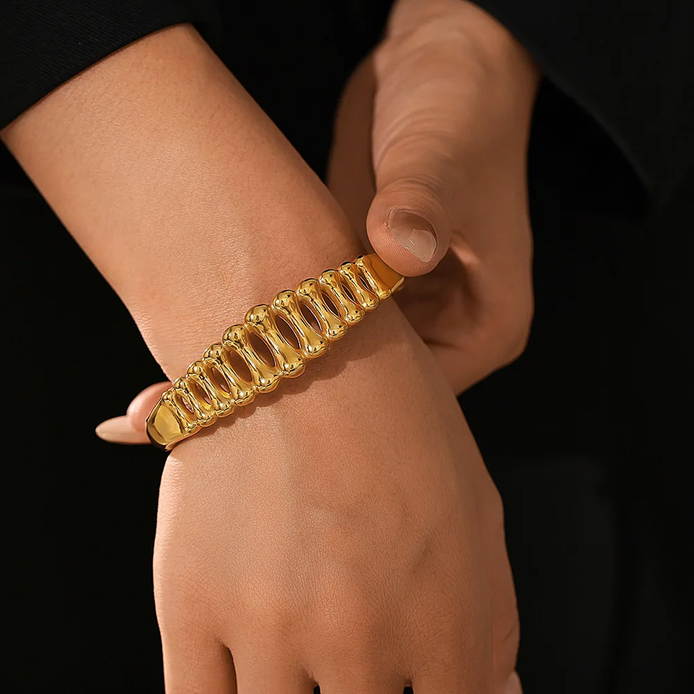 Ins الباردة نمط هيكل السمكة نمط قطع سوار عصري الأوروبية والأمريكية الفولاذ المقاوم للصدأ مطلية بالذهب غير يتلاشى سوار جاهز للبيع