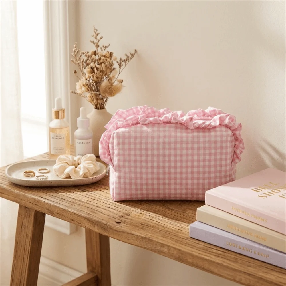 Quilted Design Ruffle Edge Makeup Bag Large Capacity Zipper Closure Plaid Pattern Cosmetic Bag Durable Gingham Plaid