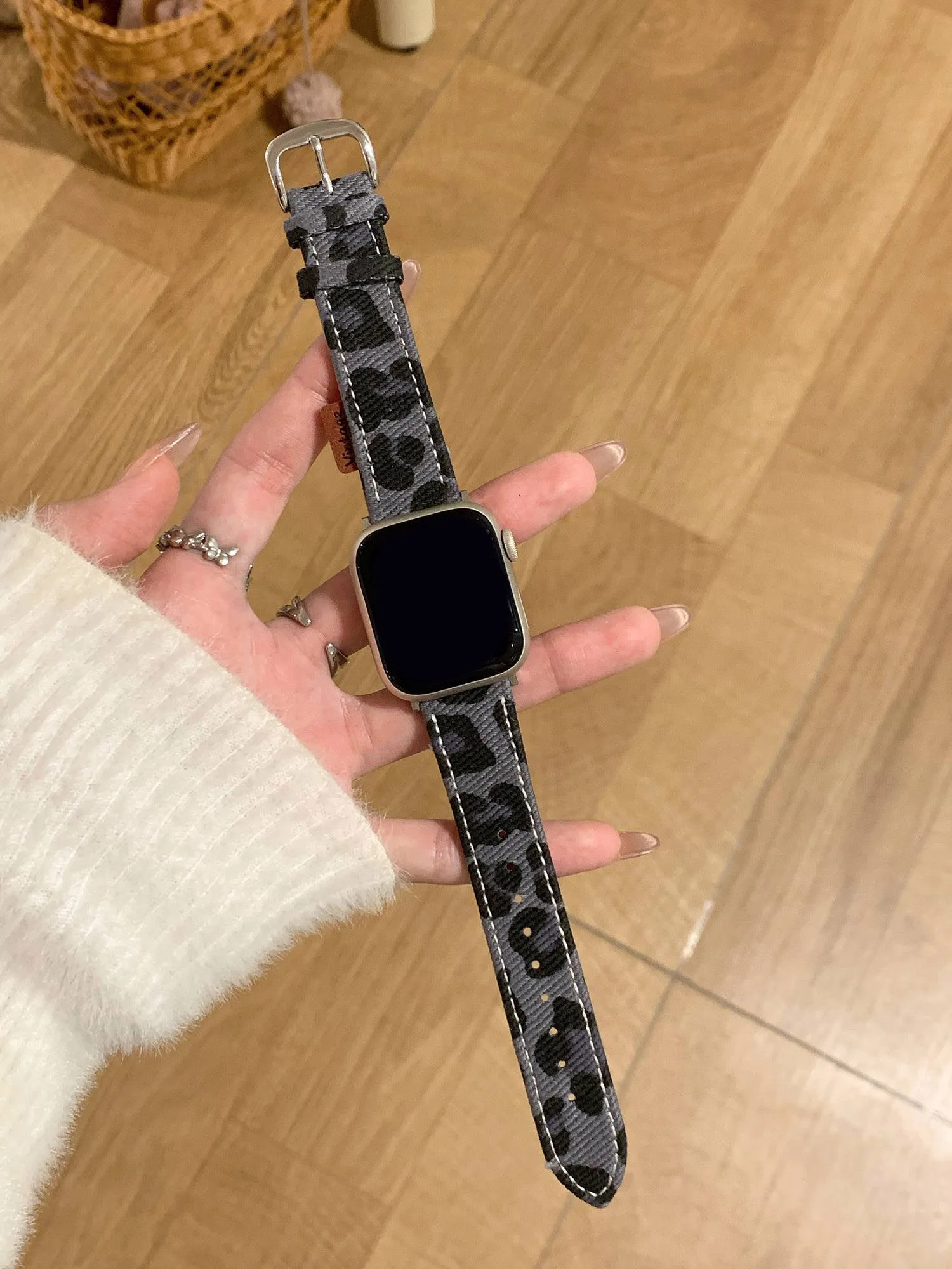 Advanced vintage leather loop band For Apple Watch women 44mm 40 45 41 49 42 38 Series 11 10 9 8 SE 7 6 5 4 3 Strap