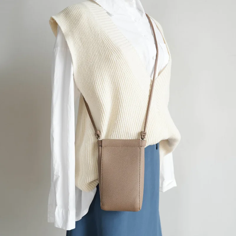 2026 new fashionable and simple small satchel vertical mobile phone bag women's mini diagonal span small bag