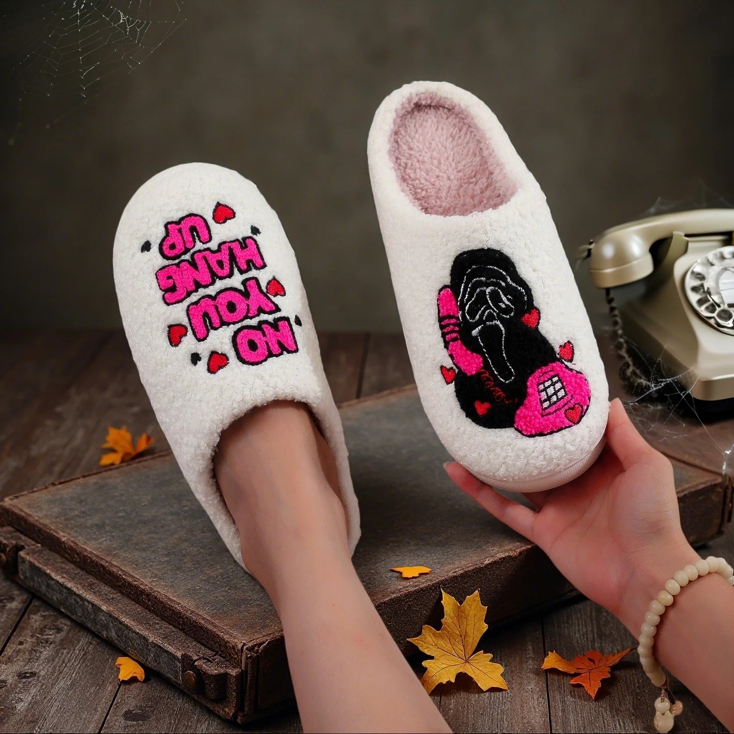 A Pair of White Halloween Horror Skull Pattern Embroidered Plush Home Thick-Soled Comfortable Fur Slippers Personalized Warm Non-Slip Indoor Slippers Autumn and Winter Gifts for Men and Women to Wear