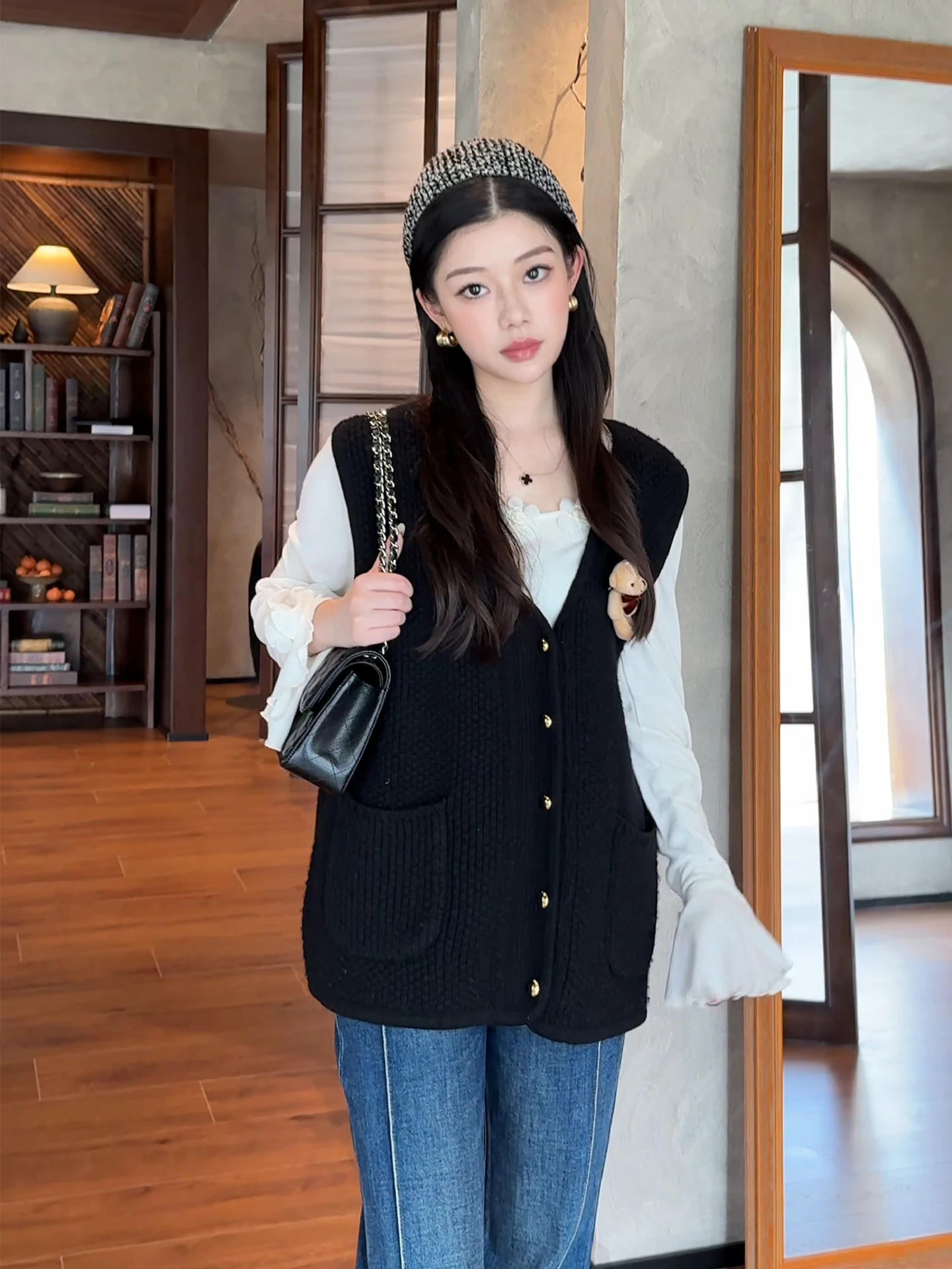 

Lao Yang's Personal 00% Wool Bear Patterned Vest Retro Pine Flower Weave Slimming Versatile Knitted Sweater ME