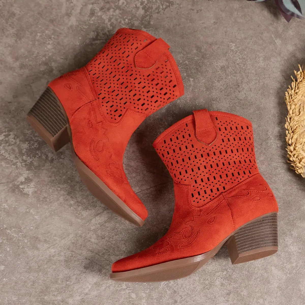 ربيع جديد 2026 الأحذية النسائية الرجعية الجلد المدبوغ أشار تو إسفين كعب الأحذية الغربية موضة الجوف التدريجي الأخضر عطلة السيدات الأحذية #5