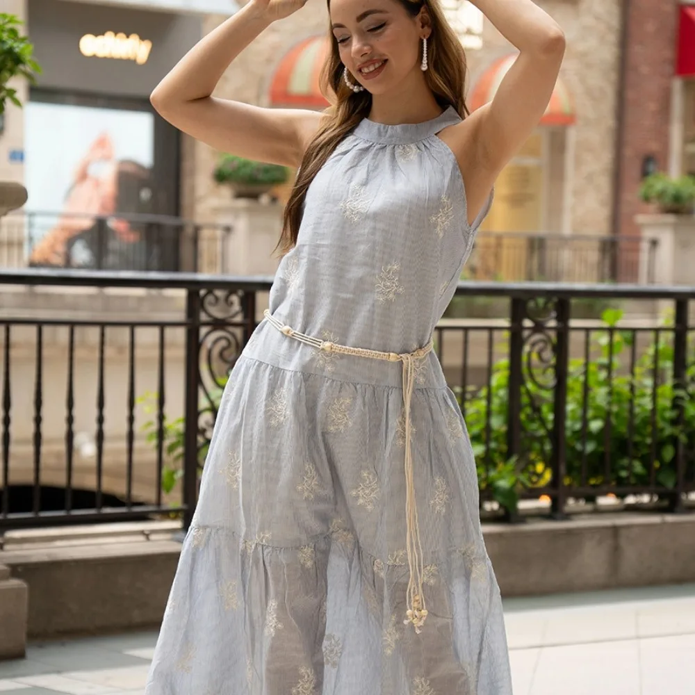 Abito francese elegante a righe floreali con ricamo all'americana Abito estivo longuette ampio senza maniche estivo da donna con cintura 2025