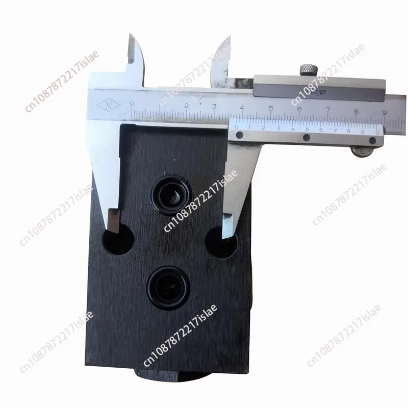 Bidirectional hydraulic  plate cylinder outrigger lifting platform accessories retaining