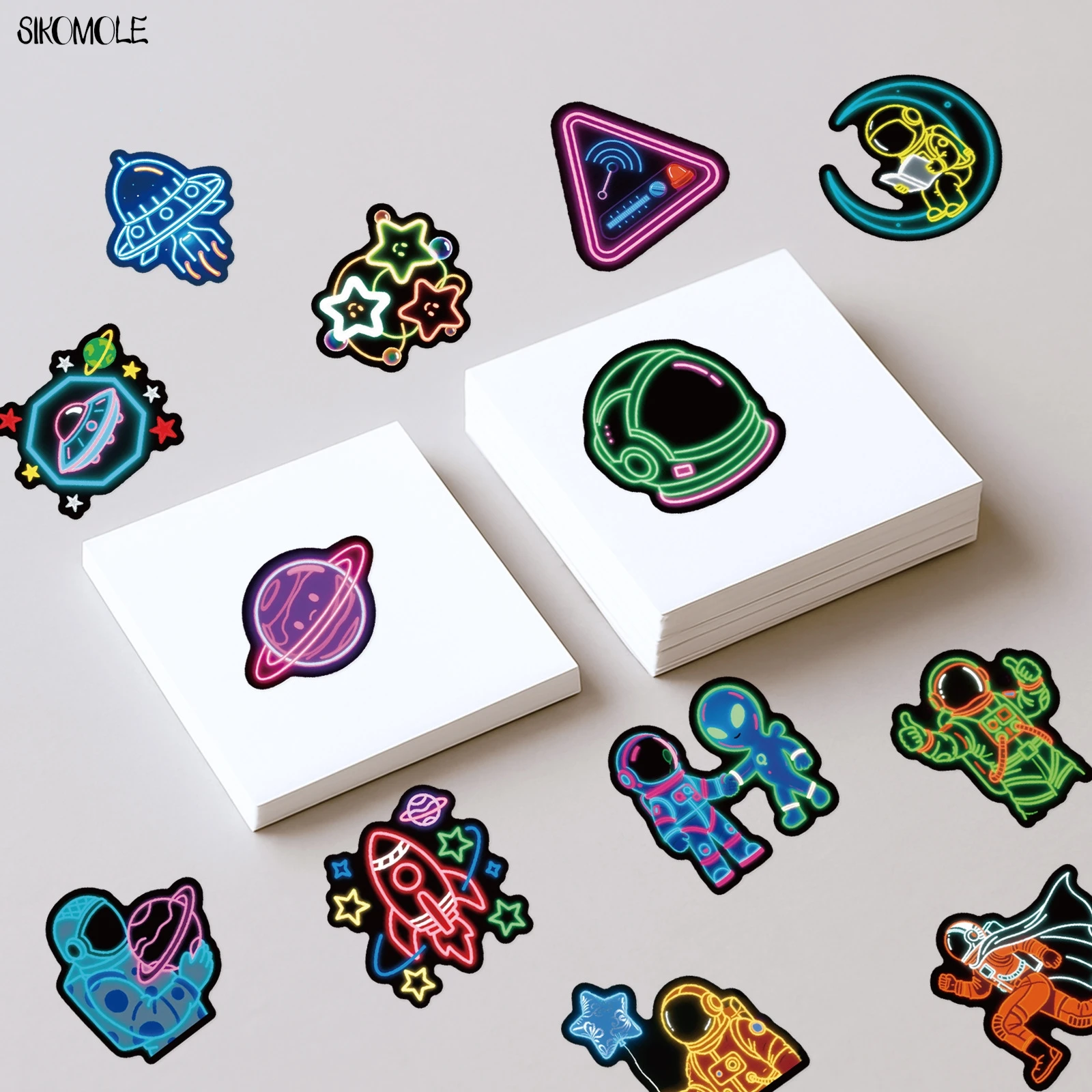 10/30/50PCS นีออนซีรีส์นักบินอวกาศสติกเกอร์ความงาม DIY PVC การ์ตูนตกแต่งแล็ปท็อปกีตาร์กันน้ำสติกเกอร์กราฟฟิตี้