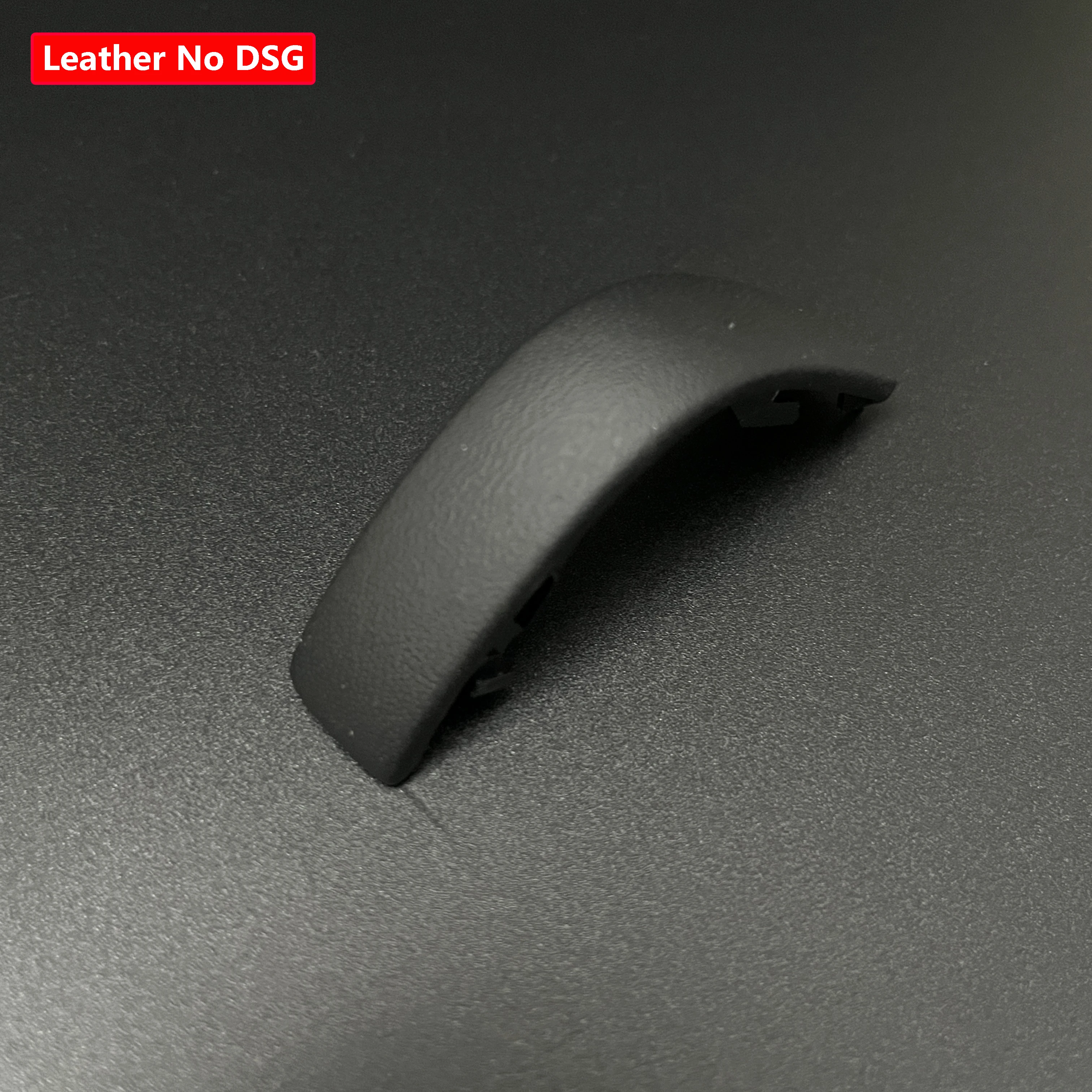 DSG Schaltknauf-Seitenabdeckung Schwarz Chrom mit Wildleder-Emblem für VW Golf 6 7 R GTI Passat B7 B8 CC R20 Jetta MK6 GLI – Detail 4