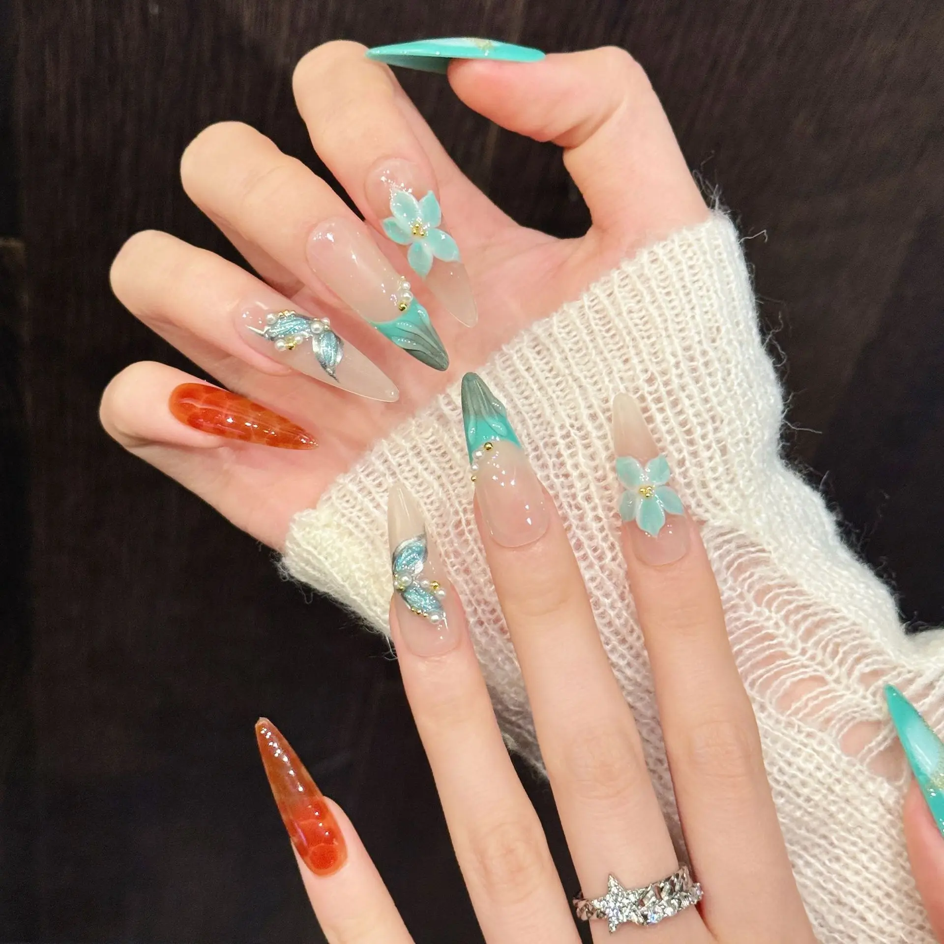 10PCS Stiletto Handmade Press On Nails,Ice Blue Contrast Color,Suitable For Festivals Parties And Daily Wear.