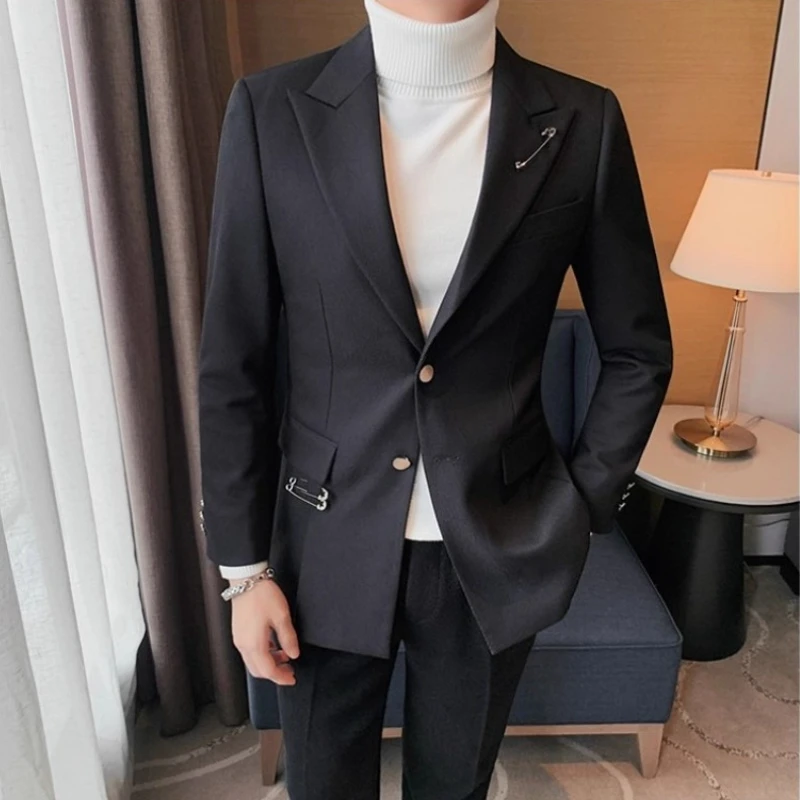 

Autumn Pin Decoration Men Blazers Casual Suit Jacket Single Breasted Streetwear Social Business Dress Coat Wedding Groom Jacket