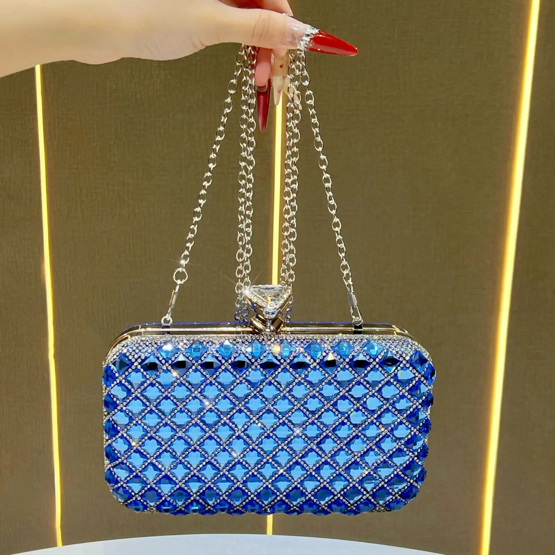 

Классические женские блестящие очки, коллекция клатчей с кристаллами, блестящие яркие роскошные клатчи, сумка через плечо