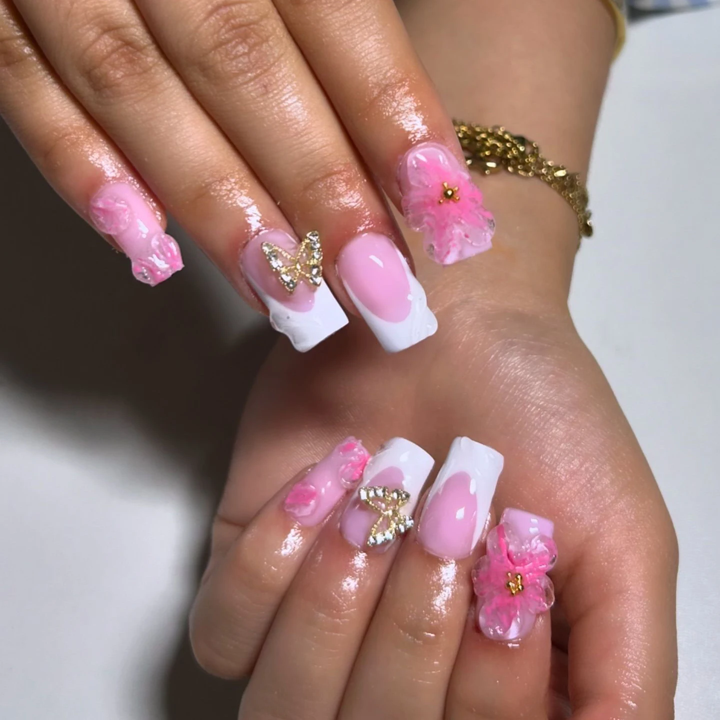 

Custom Design Medium Square Pink False Nails High Quality Press Ons French Tips Fake Nail 3D Gel Flower Butterfly Press on Nails