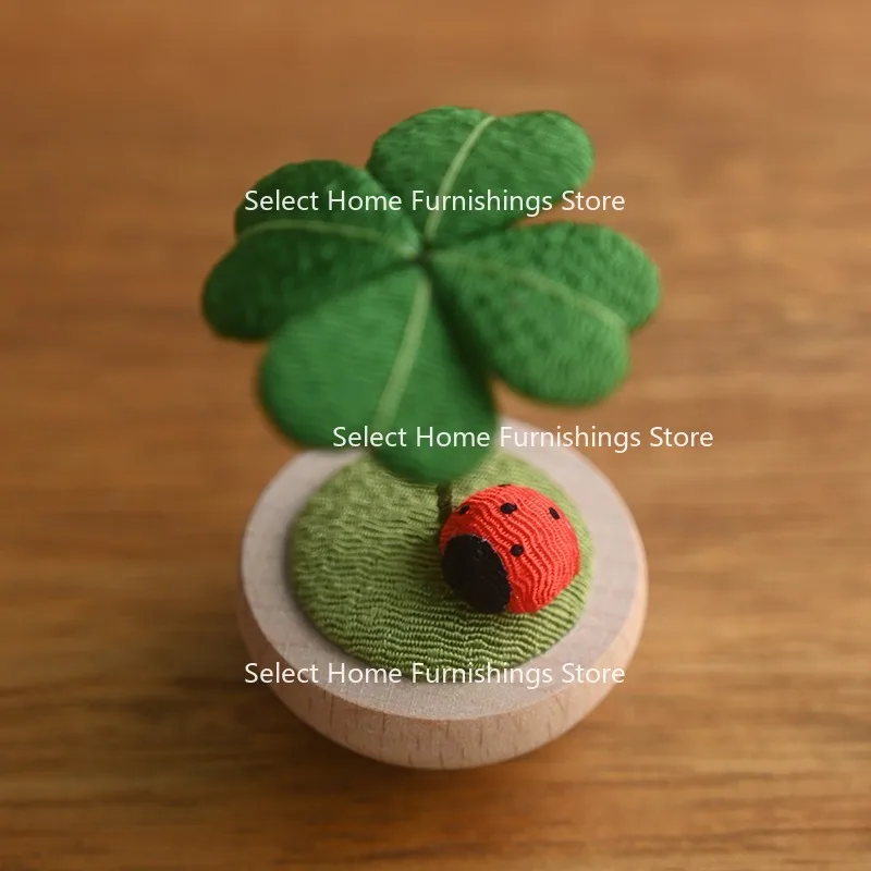 

Suitable for Wooden Tumbler Four-leaf Clover Lucky Cute Creative Car Ornament Gift