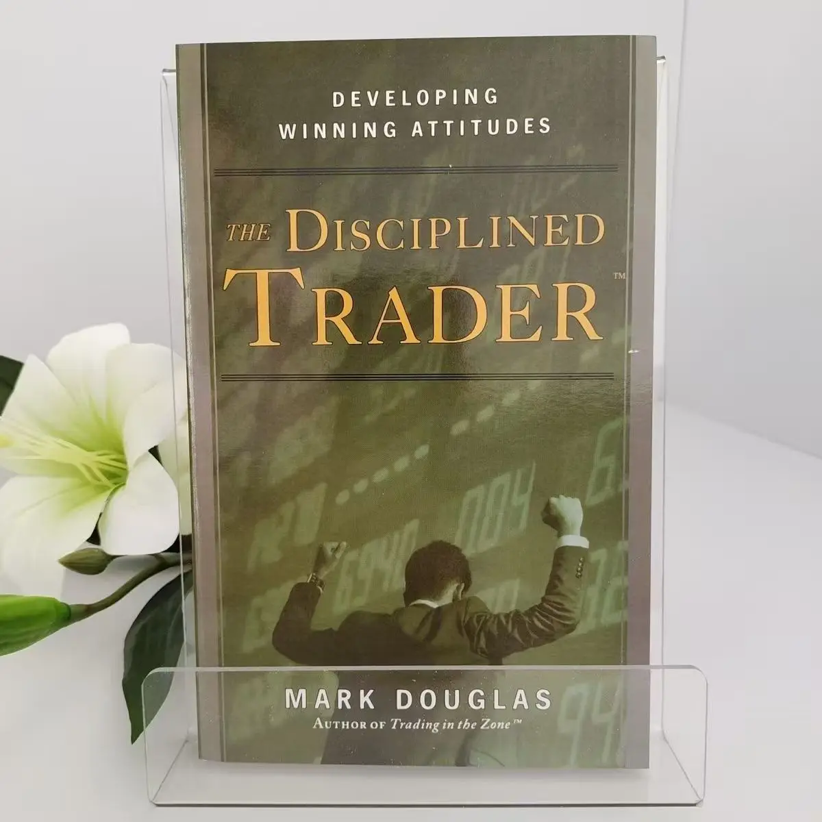 تجارة مارك دوغلاس في المنطقة وغلاف ورقي لكتب التاجر المنضبط باللغة الإنجليزية