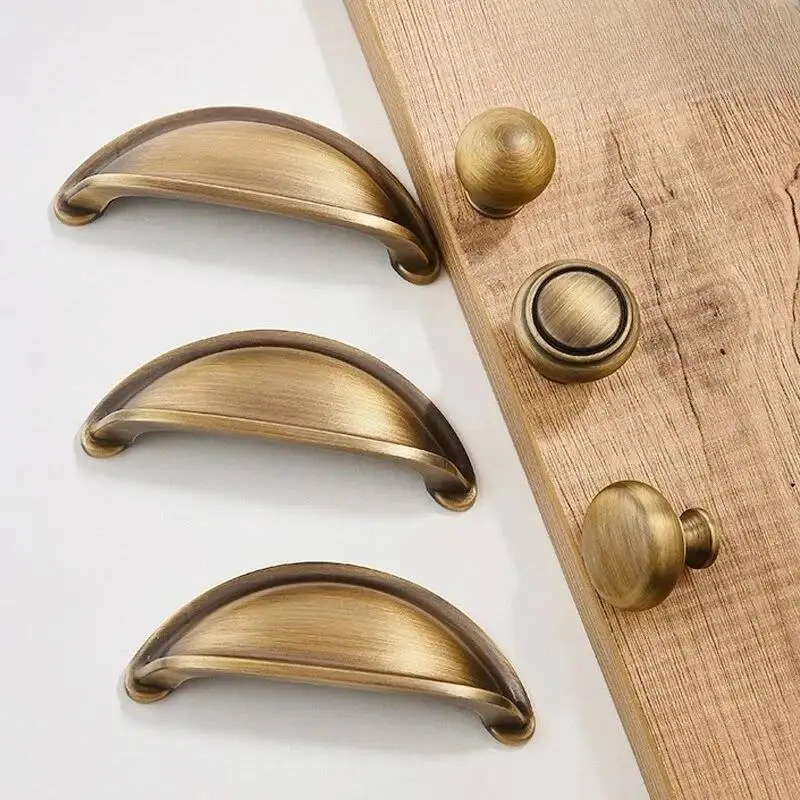 

French Creamstyle Brass Drawer Pull With Shell In New Chinese Style Single Hole For Retro Wardrobe And Cabinet Door Handle